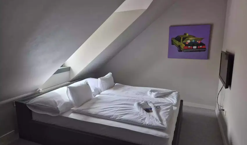 Barka Gal�ria Hotel �s �tterem T�llya - M�rcius 15.