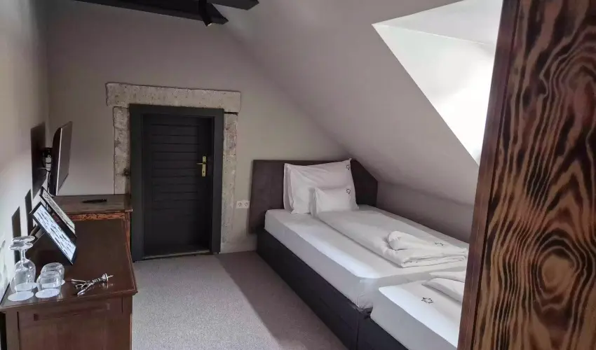 Barka Gal�ria Hotel �s �tterem T�llya - M�rcius 15.