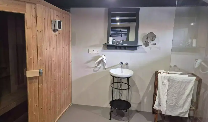 Barka Gal�ria Hotel �s �tterem T�llya - M�rcius 15.