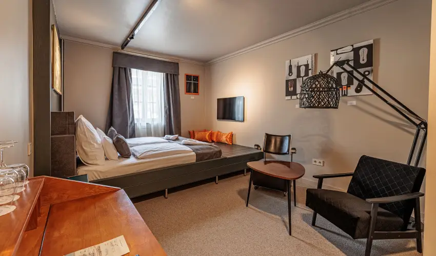 Barka Gal�ria Hotel �s �tterem T�llya - M�rcius 15.