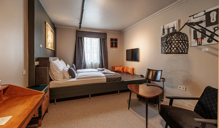 Barka Gal�ria Hotel �s �tterem T�llya - M�rcius 15.