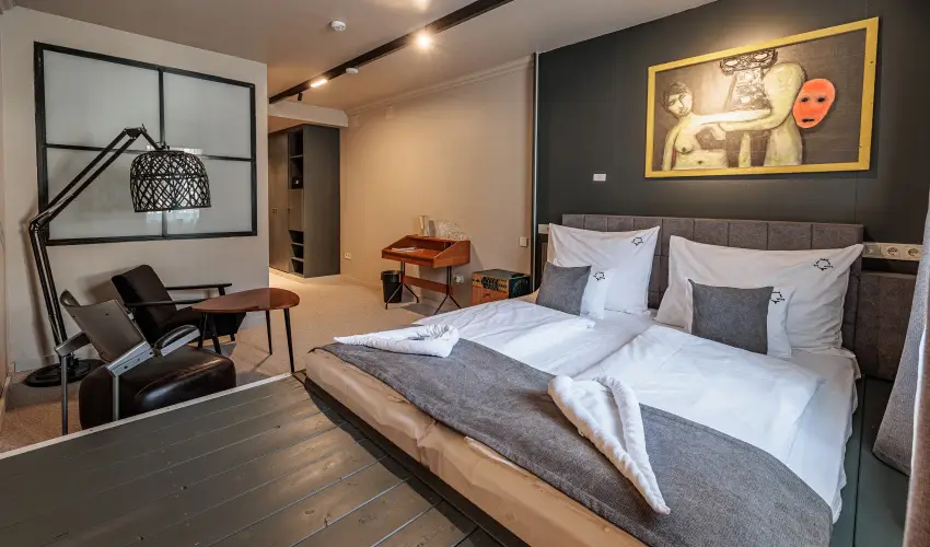 Barka Gal�ria Hotel �s �tterem T�llya - M�rcius 15.