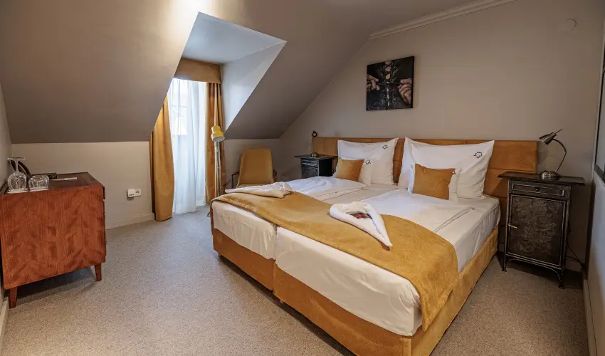 Barka Gal�ria Hotel �s �tterem T�llya - M�rcius 15.