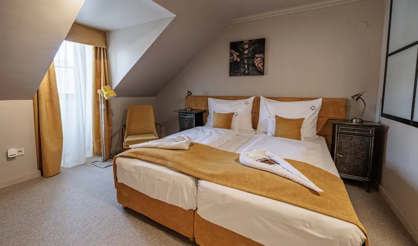 Barka Gal�ria Hotel �s �tterem T�llya - M�rcius 15.