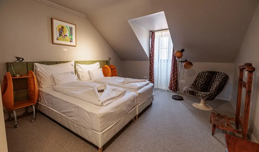 Barka Gal�ria Hotel �s �tterem T�llya - M�rcius 15.