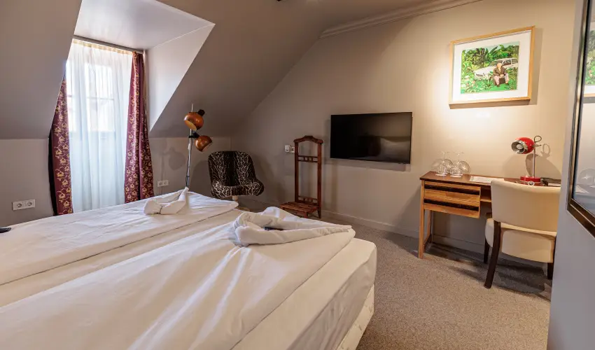 Barka Gal�ria Hotel �s �tterem T�llya - M�rcius 15.