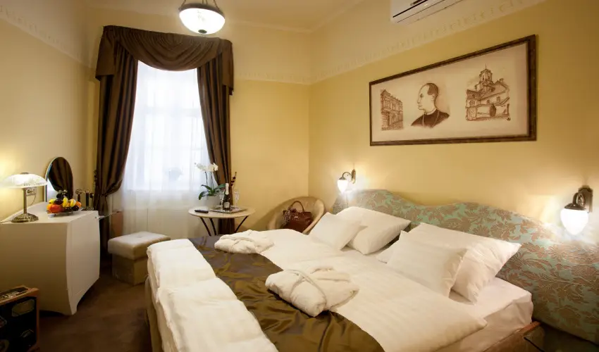 Barokk Hotel Promen�d Gy�r - M�rcius 15. 