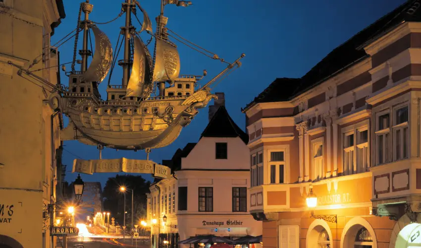 Barokk Hotel Promen�d Gy�r - M�rcius 15. 