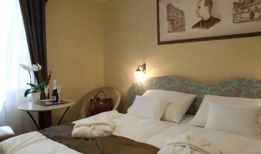 Barokk Hotel Promen�d Gy�r - M�rcius 15. 