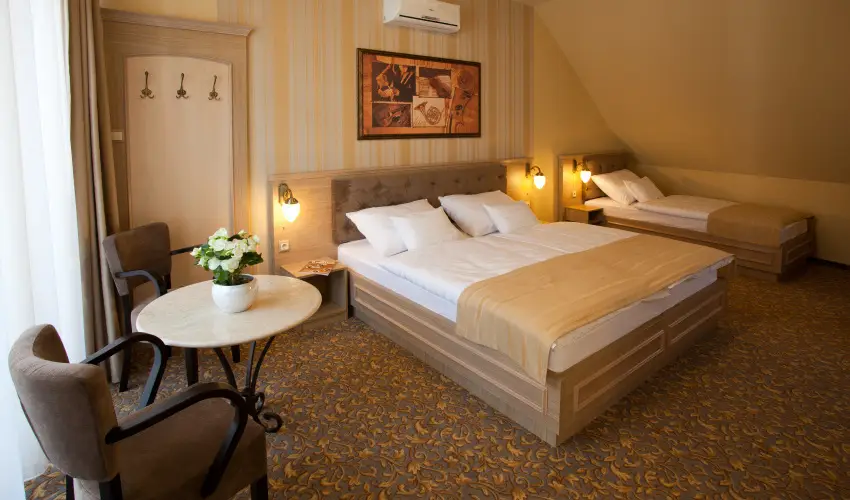 Barokk Hotel Promen�d Gy�r - M�rcius 15. 