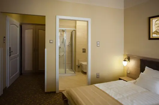 Barokk Hotel Promen�d - M�rcius 15. 