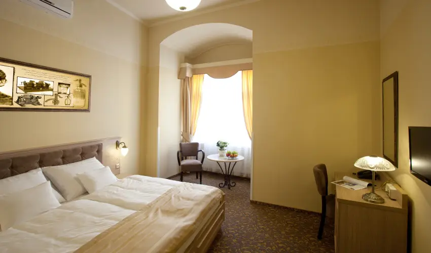 Barokk Hotel Promen�d Gy�r - M�rcius 15. 