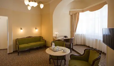 Barokk Hotel Promen�d Gy�r