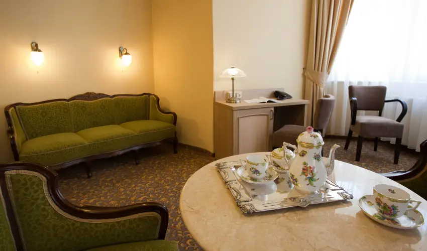 Barokk Hotel Promen�d Gy�r - M�rcius 15. 