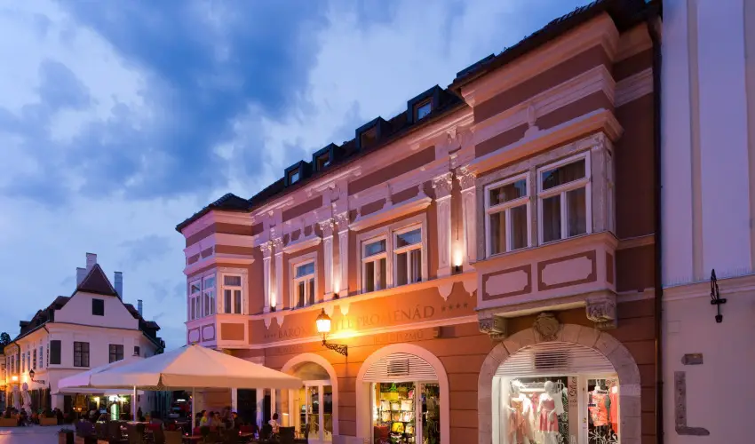 Barokk Hotel Promen�d Gy�r - M�rcius 15. 
