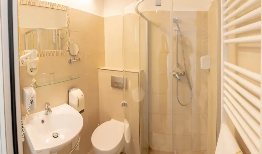 B�stya Konferencia �s Wellness Hotel Miskolctapolca - M�rcius 15.  (min. 3 �j)