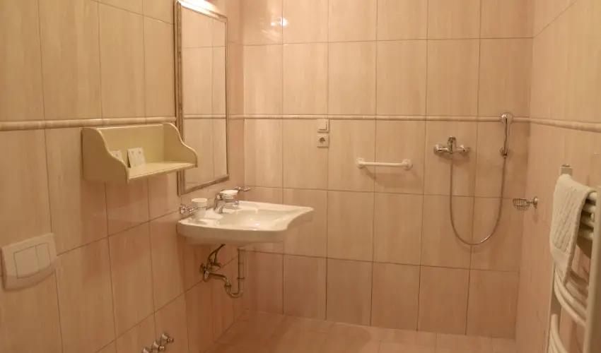 Bazilika alatti Panzi� Esztergom - M�rcius 15. 