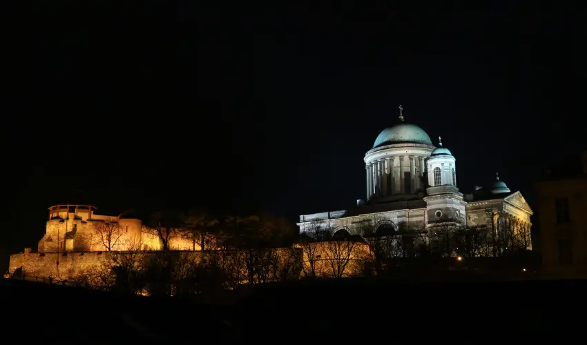 Bazilika alatti Panzi� Esztergom - M�rcius 15. 