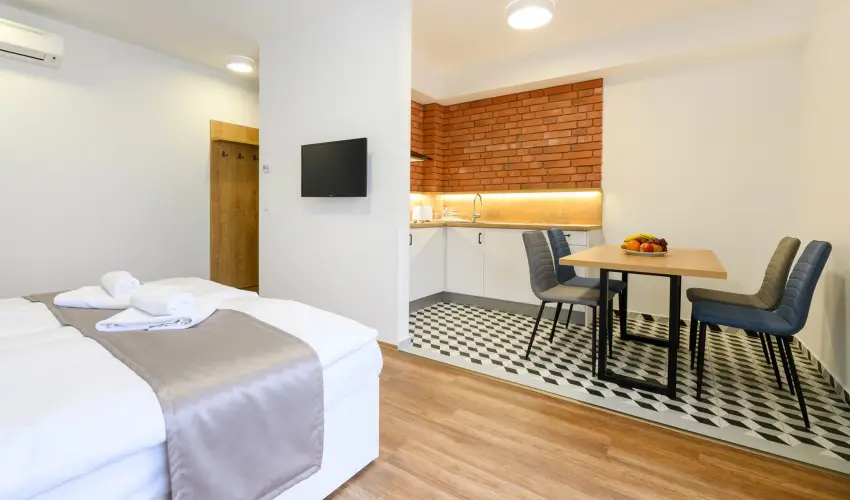 Berill Suites S�rv�r - M�rcius 15. - teljes el�refizet�ssel