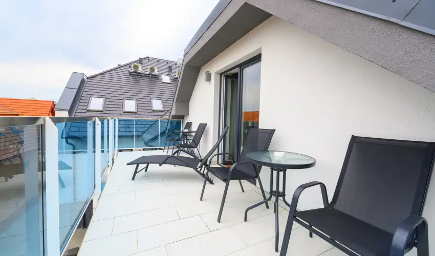 Berill Suites S�rv�r - M�rcius 15. - teljes el�refizet�ssel