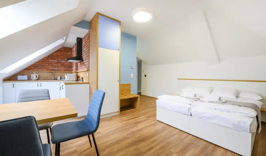 Berill Suites S�rv�r - M�rcius 15. - teljes el�refizet�ssel