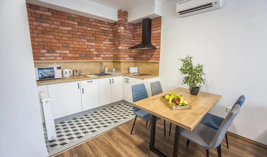 Berill Suites S�rv�r - M�rcius 15. - teljes el�refizet�ssel