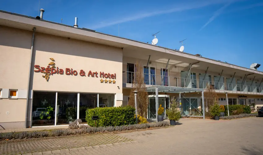 Sz�pia Bio & Art Hotel Zs�mb�k - M�rcius 15. 
