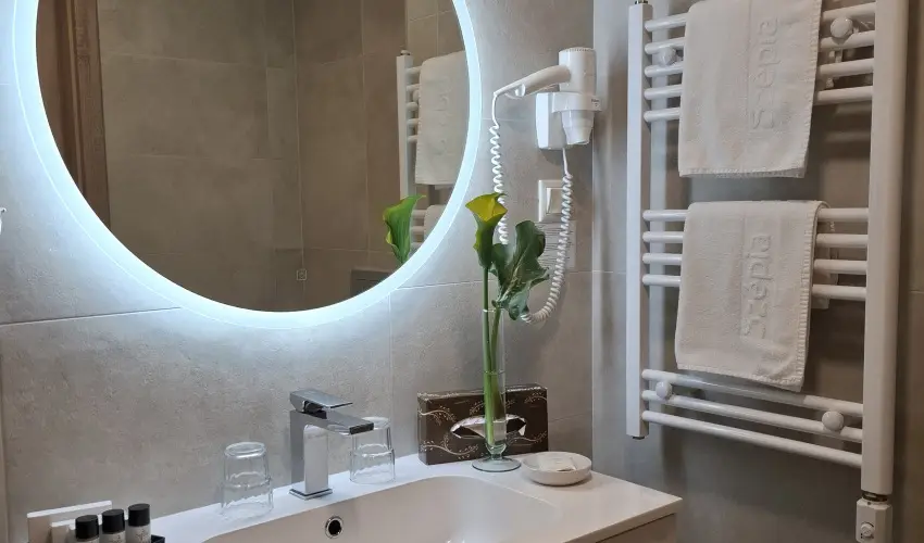 Sz�pia Bio & Art Hotel Zs�mb�k - M�rcius 15. 