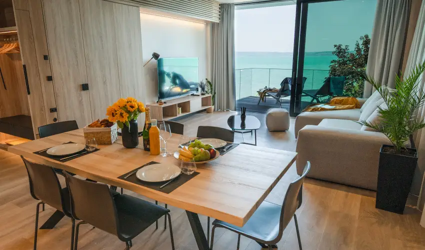 BJ81 Suite Hotel Si�fok - M�rcius 15. (min. 3 �j)