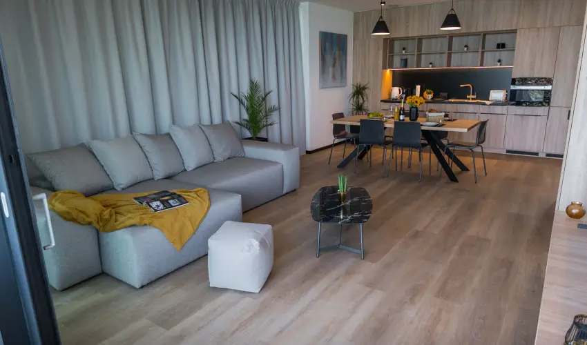 BJ81 Suite Hotel Si�fok - M�rcius 15. (min. 3 �j)