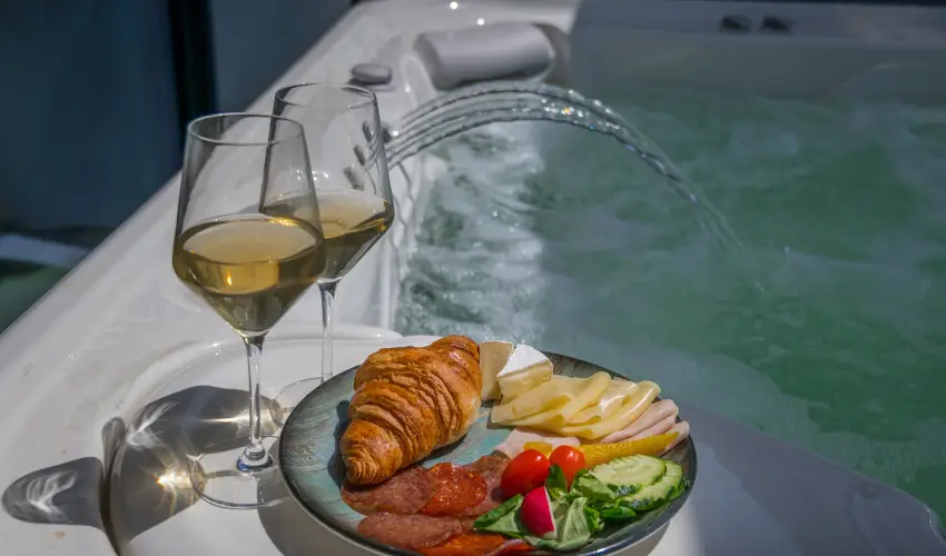 BJ81 Suite Hotel Si�fok - M�rcius 15. (min. 3 �j)