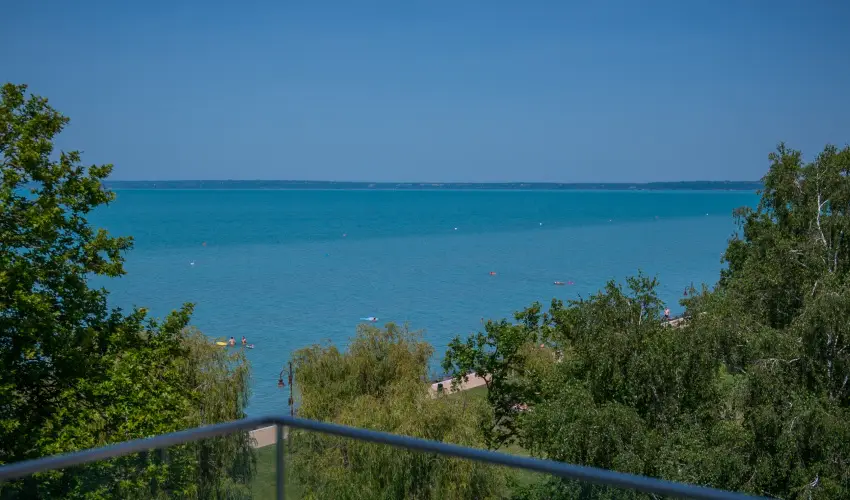 BJ81 Suite Hotel Si�fok - M�rcius 15. (min. 3 �j)