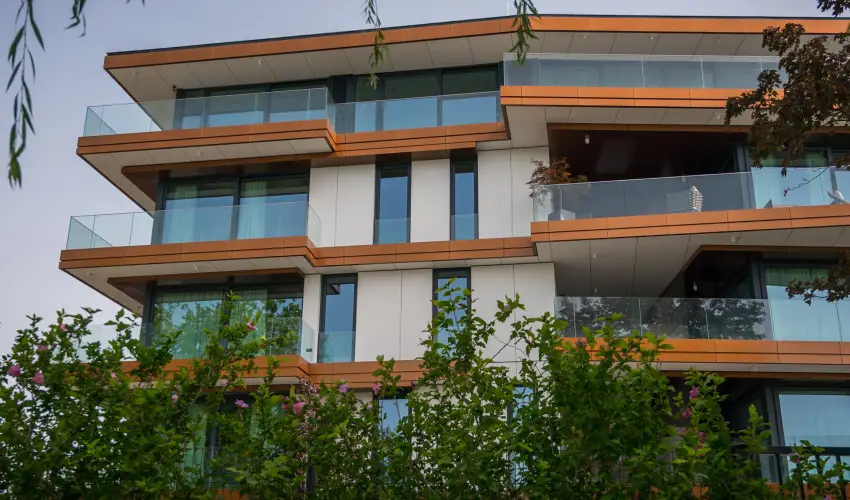 BJ81 Suite Hotel Si�fok - M�rcius 15. (min. 3 �j)