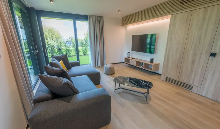 BJ81 Suite Hotel Si�fok - M�rcius 15. (min. 3 �j)