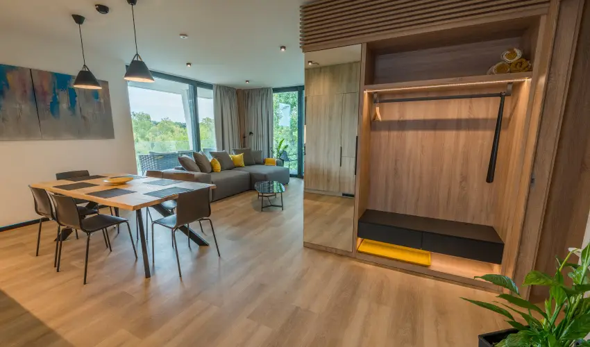 BJ81 Suite Hotel Si�fok - M�rcius 15. (min. 3 �j)