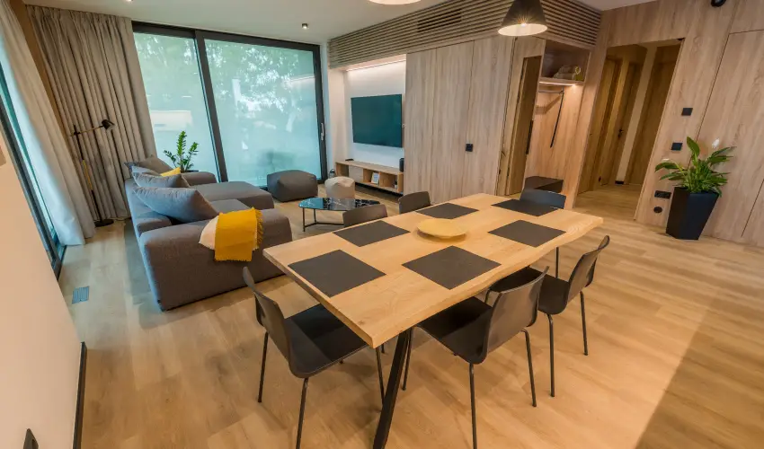 BJ81 Suite Hotel Si�fok - M�rcius 15. (min. 3 �j)