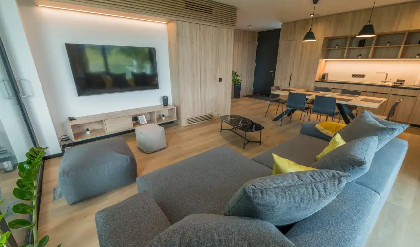 BJ81 Suite Hotel Si�fok - M�rcius 15. (min. 3 �j)