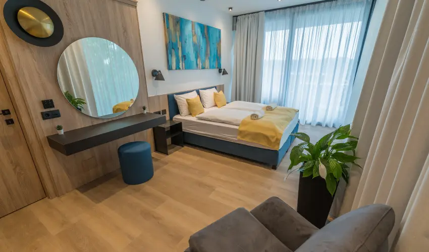 BJ81 Suite Hotel Si�fok - M�rcius 15. (min. 3 �j)