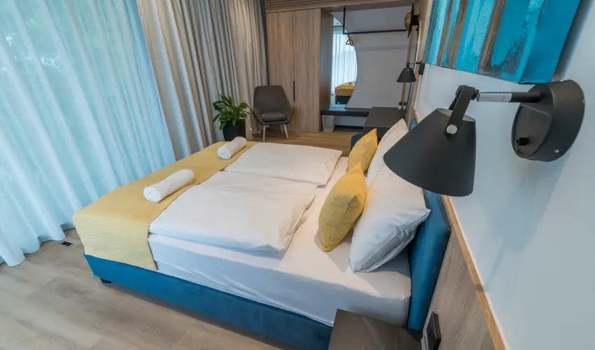 BJ81 Suite Hotel Si�fok - M�rcius 15. (min. 3 �j)