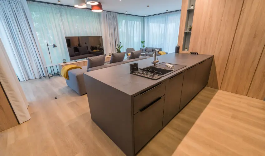 BJ81 Suite Hotel Si�fok - M�rcius 15. (min. 3 �j)