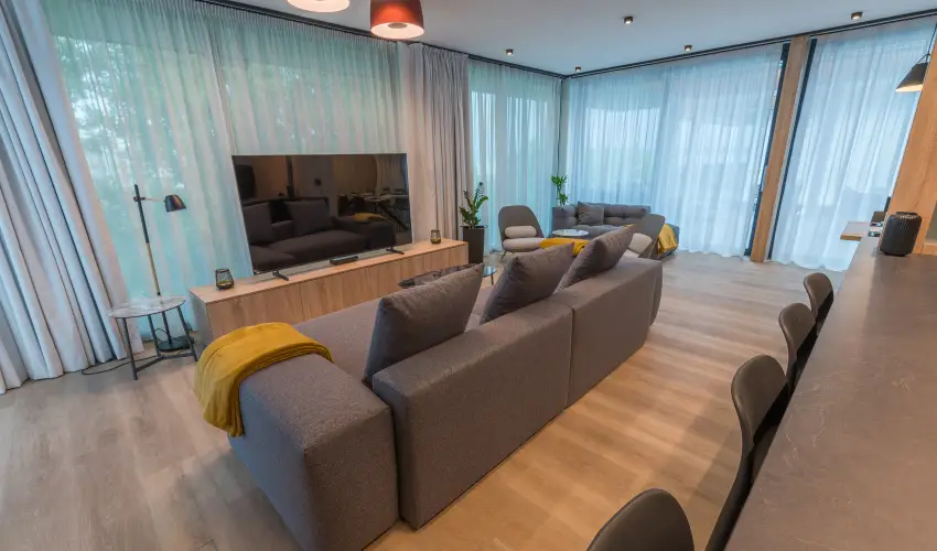 BJ81 Suite Hotel Si�fok - M�rcius 15. (min. 3 �j)