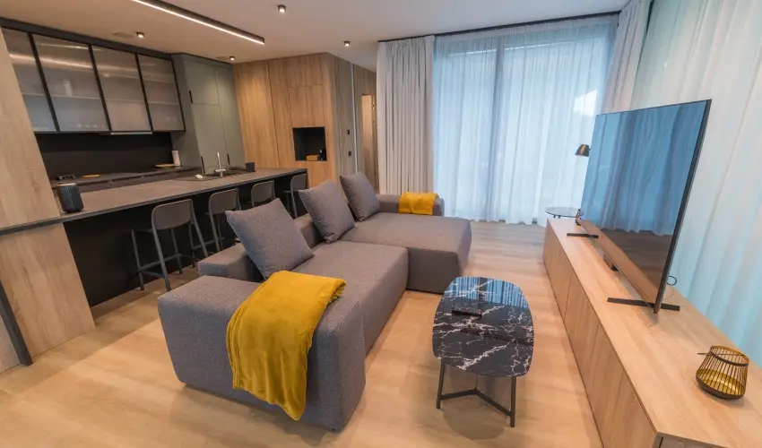 BJ81 Suite Hotel Si�fok - M�rcius 15. (min. 3 �j)