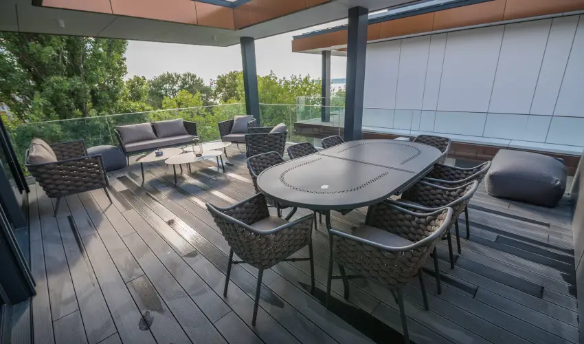 BJ81 Suite Hotel Si�fok - M�rcius 15. (min. 3 �j)