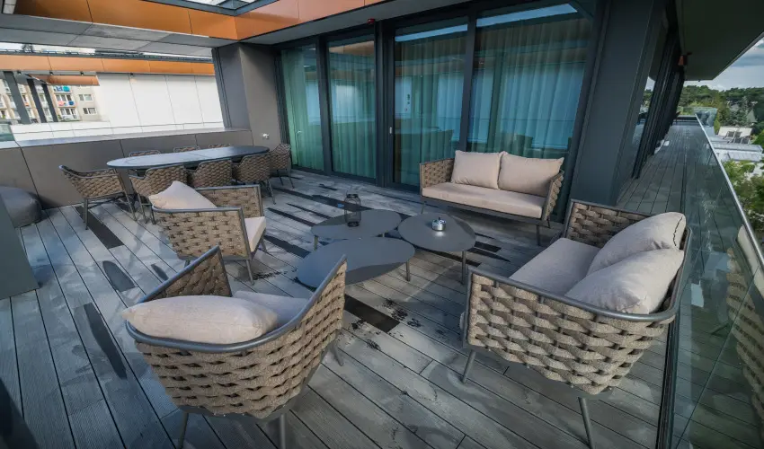 BJ81 Suite Hotel Si�fok - M�rcius 15. (min. 3 �j)