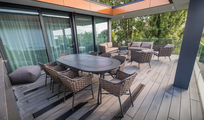 BJ81 Suite Hotel Si�fok - M�rcius 15. (min. 3 �j)