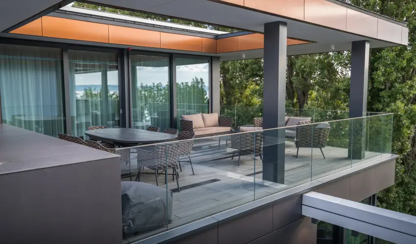 BJ81 Suite Hotel Si�fok - M�rcius 15. (min. 3 �j)