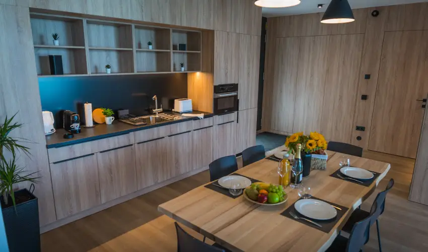 BJ81 Suite Hotel Si�fok - M�rcius 15. (min. 3 �j)