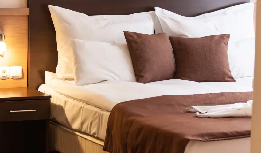 Central Hotel 21 Budapest - M�rcius 15. - teljes el�refizet�ssel (min. 2 �j)