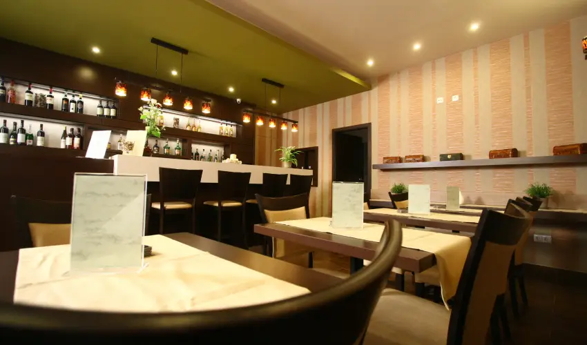 Central Hotel 21 Budapest - M�rcius 15. - teljes el�refizet�ssel (min. 2 �j)