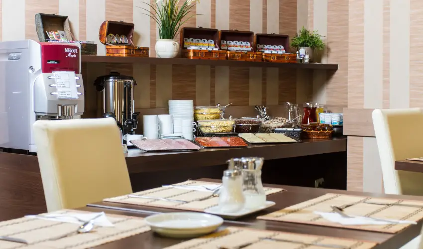 Central Hotel 21 Budapest - M�rcius 15. - teljes el�refizet�ssel (min. 2 �j)